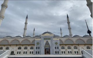 Büyük Çamlıca Camii